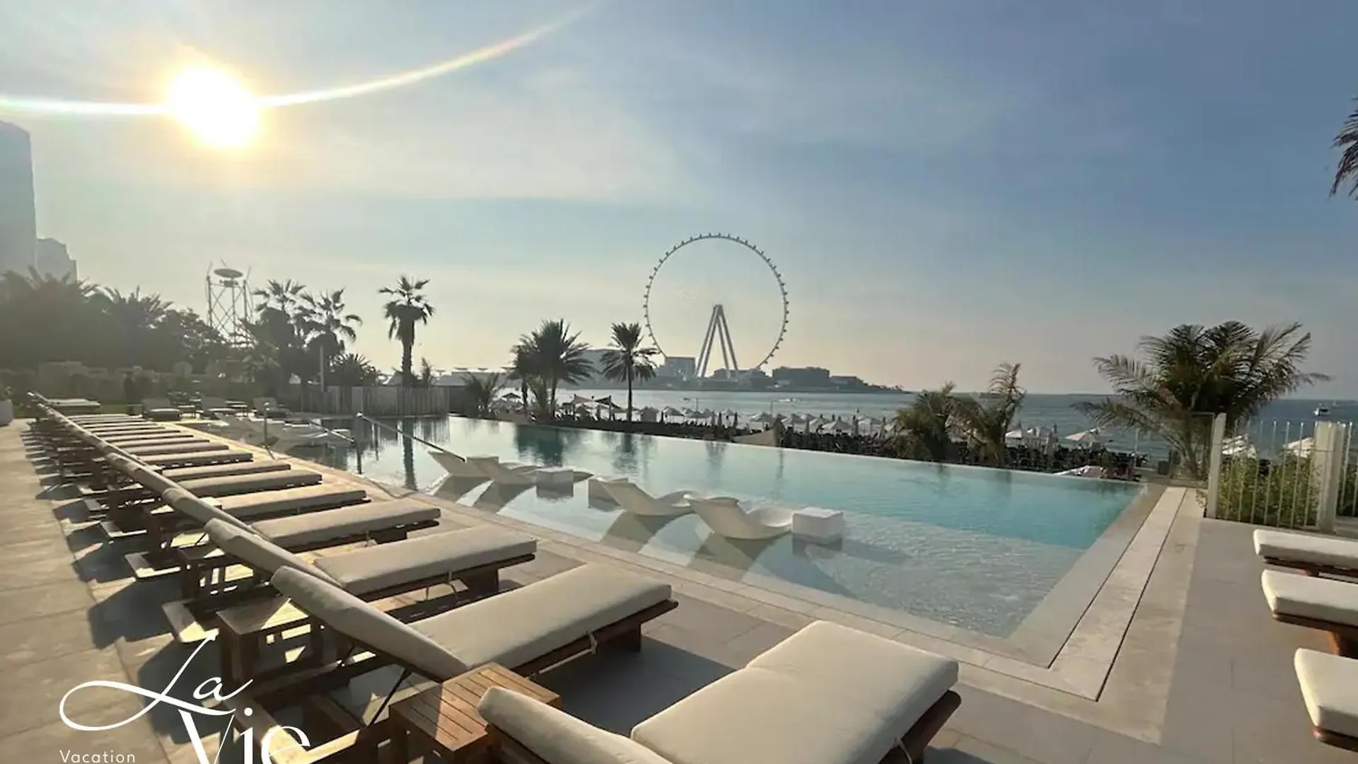 La Vie, Jbr location